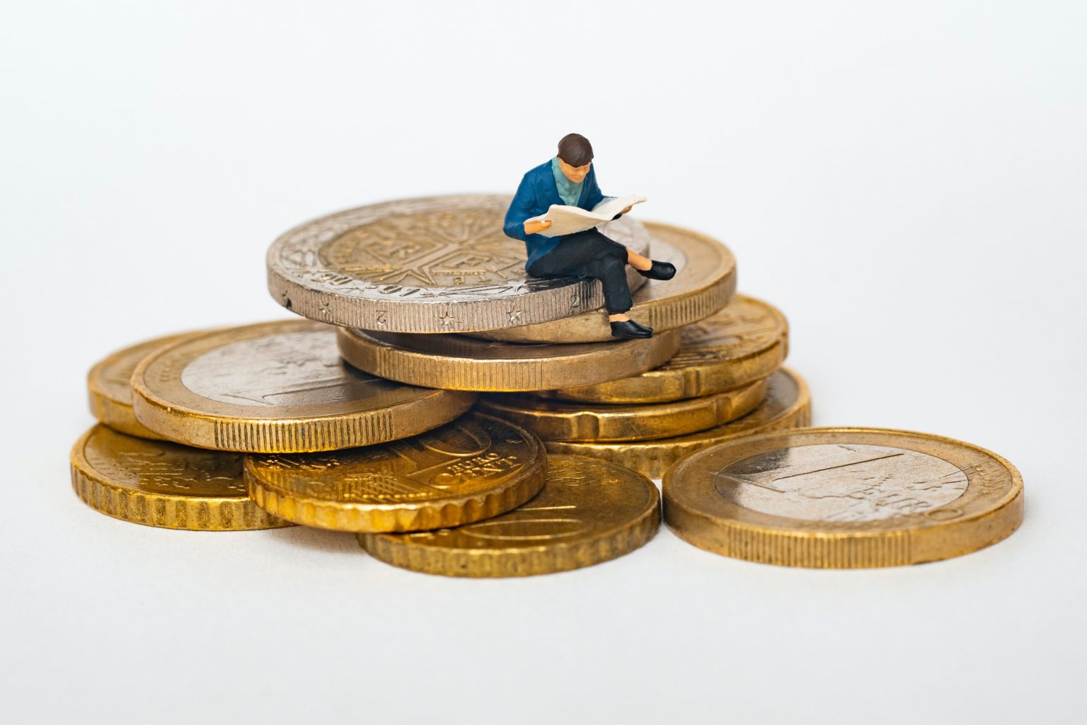 Surviving the Economy: 5 Realistic Reasons to Move Back Home With Mom and Dad